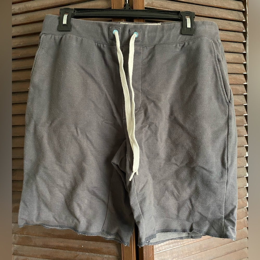 Men’s Grey Modern Amusement Shorts Size Medium